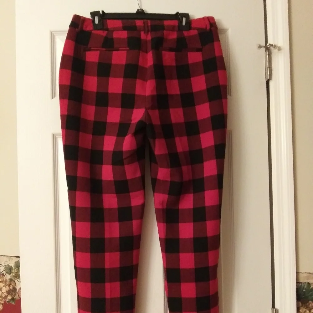 Woman's Old Navy Buffalo Plaid Red and Black Pants - Picture 2 of 2